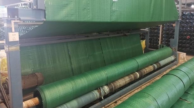 Plastic flat wire weaving/grass resistant geotextile